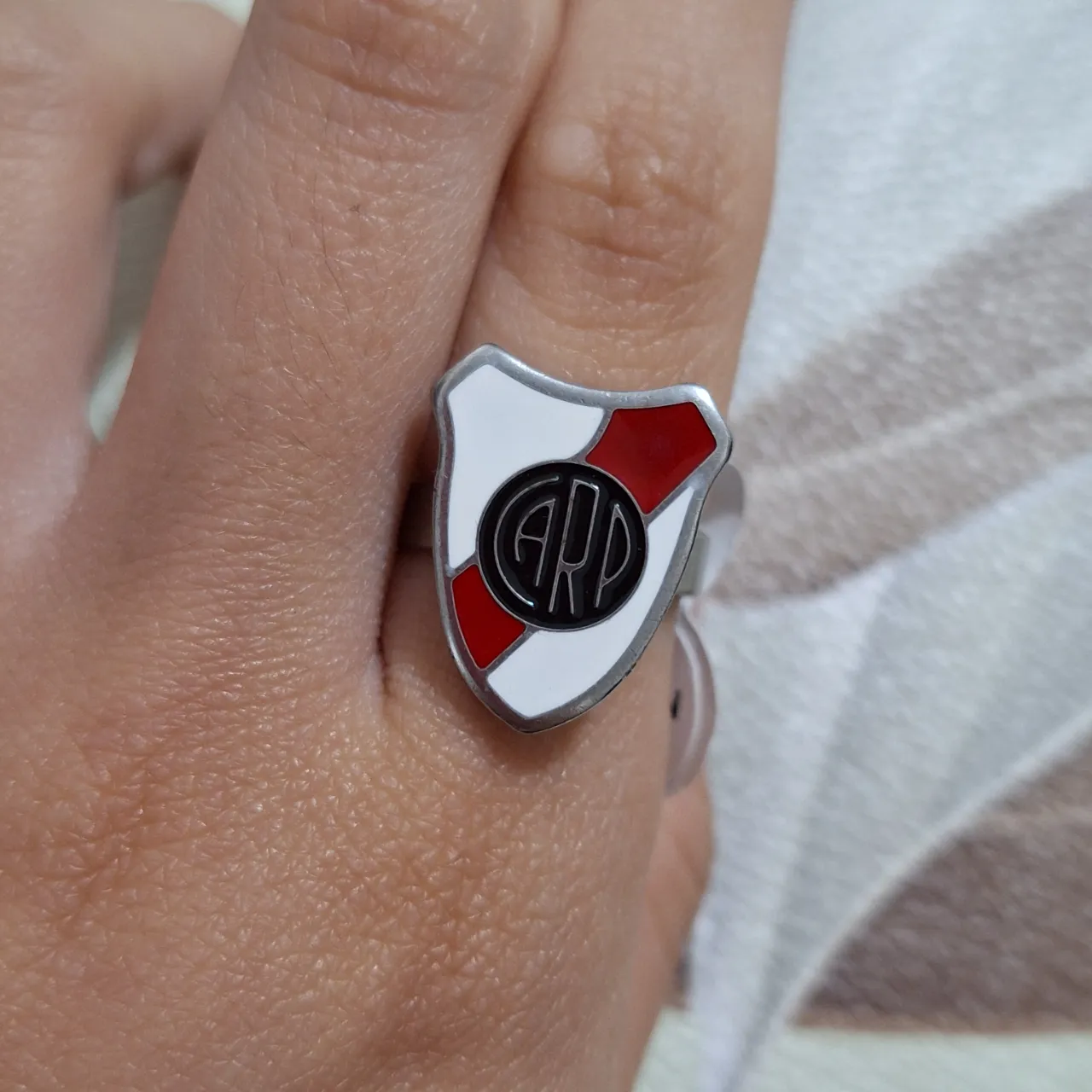 Anillo No tiene exactamente la marca - Vista 2