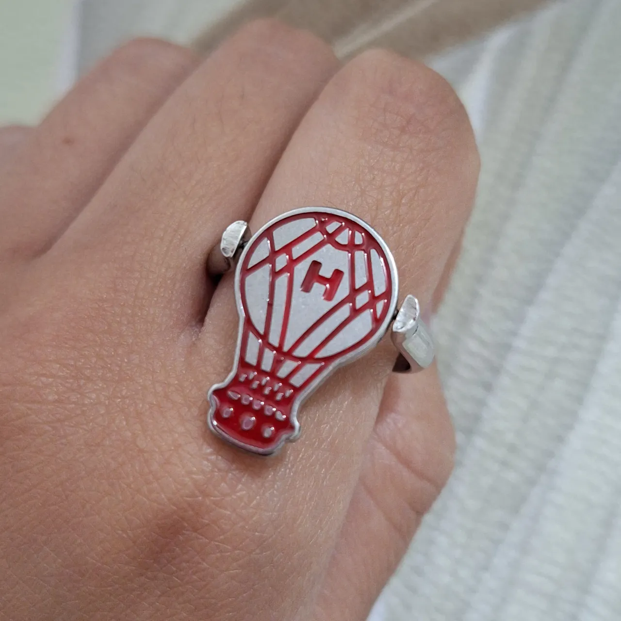 Anillo No tiene exactamente la marca - Vista 2