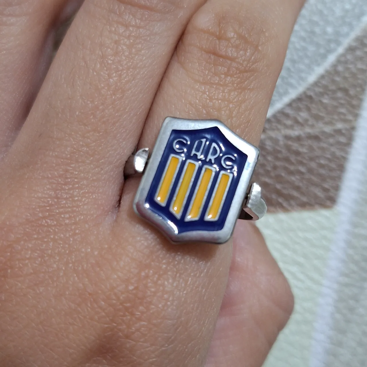 Anillo No tiene exactamente la marca - Vista 2