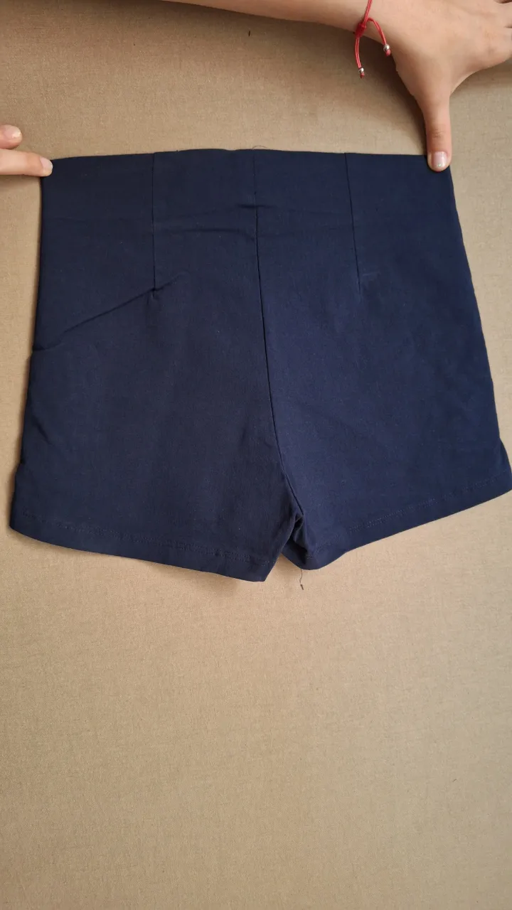 Short No tiene exactamente la marca - imagen 2