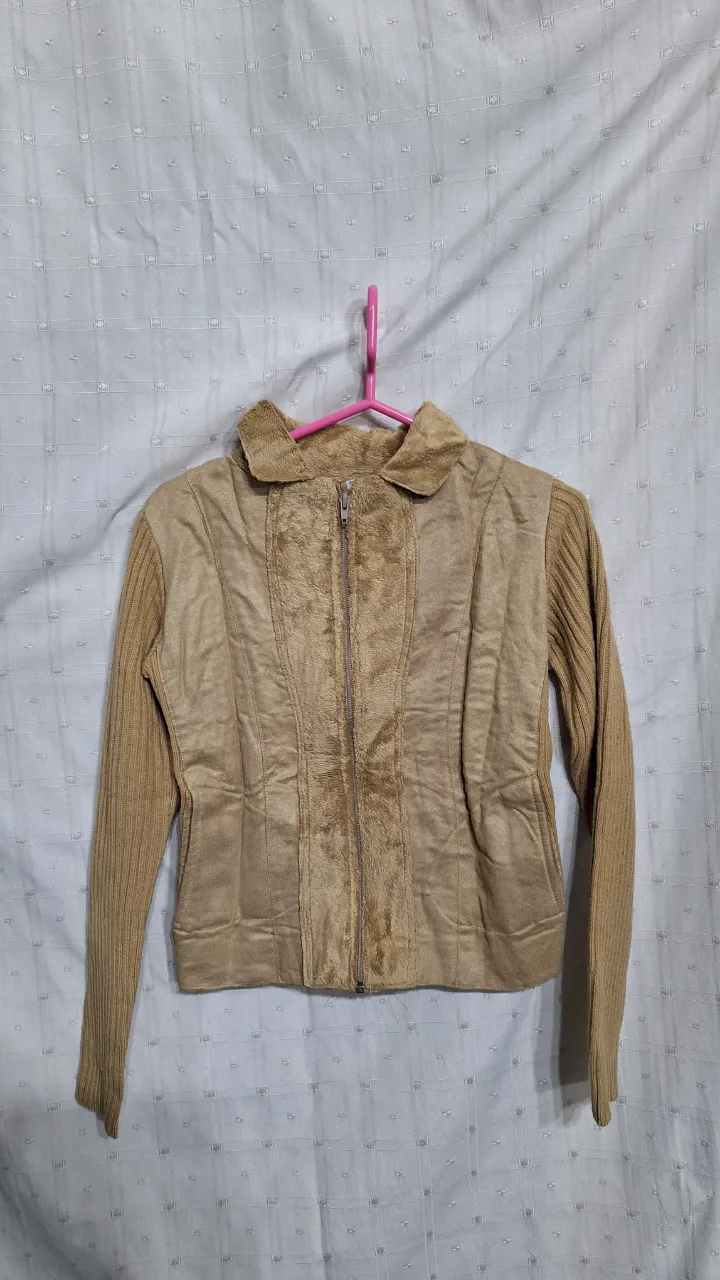 Campera No tiene exactamente la marca - imagen 2