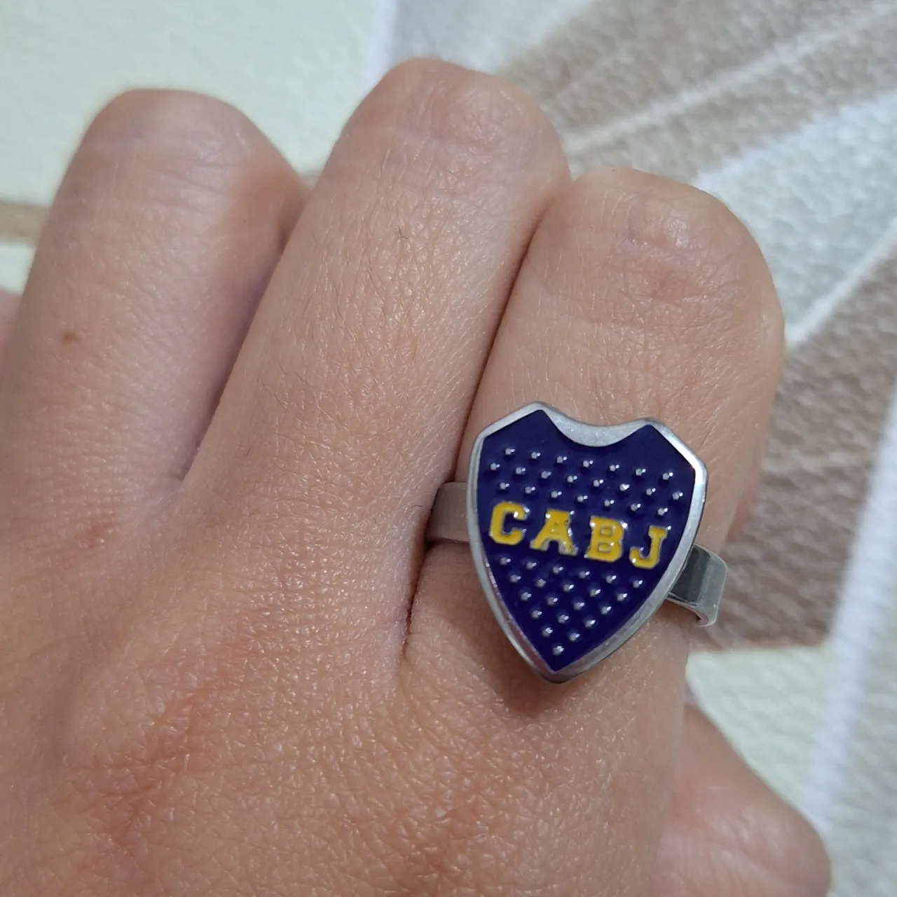 Anillo No tiene exactamente la marca - Vista 2