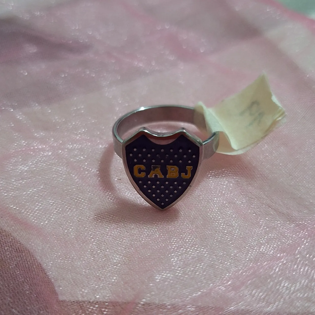 Anillo con escudo de Boca Juniors. Tamaño 19. Material Acero Quirúrgico.