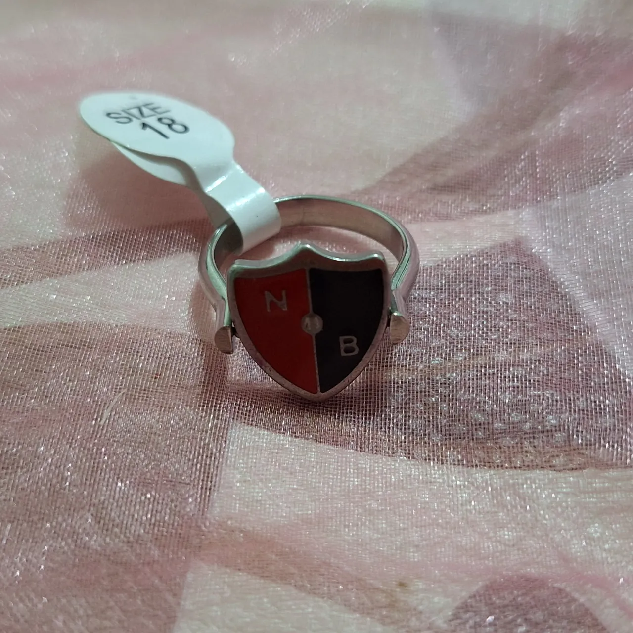 Anillo de Newell's Old Boys. Tamaño 18. Material Acero Quirúrgico. 