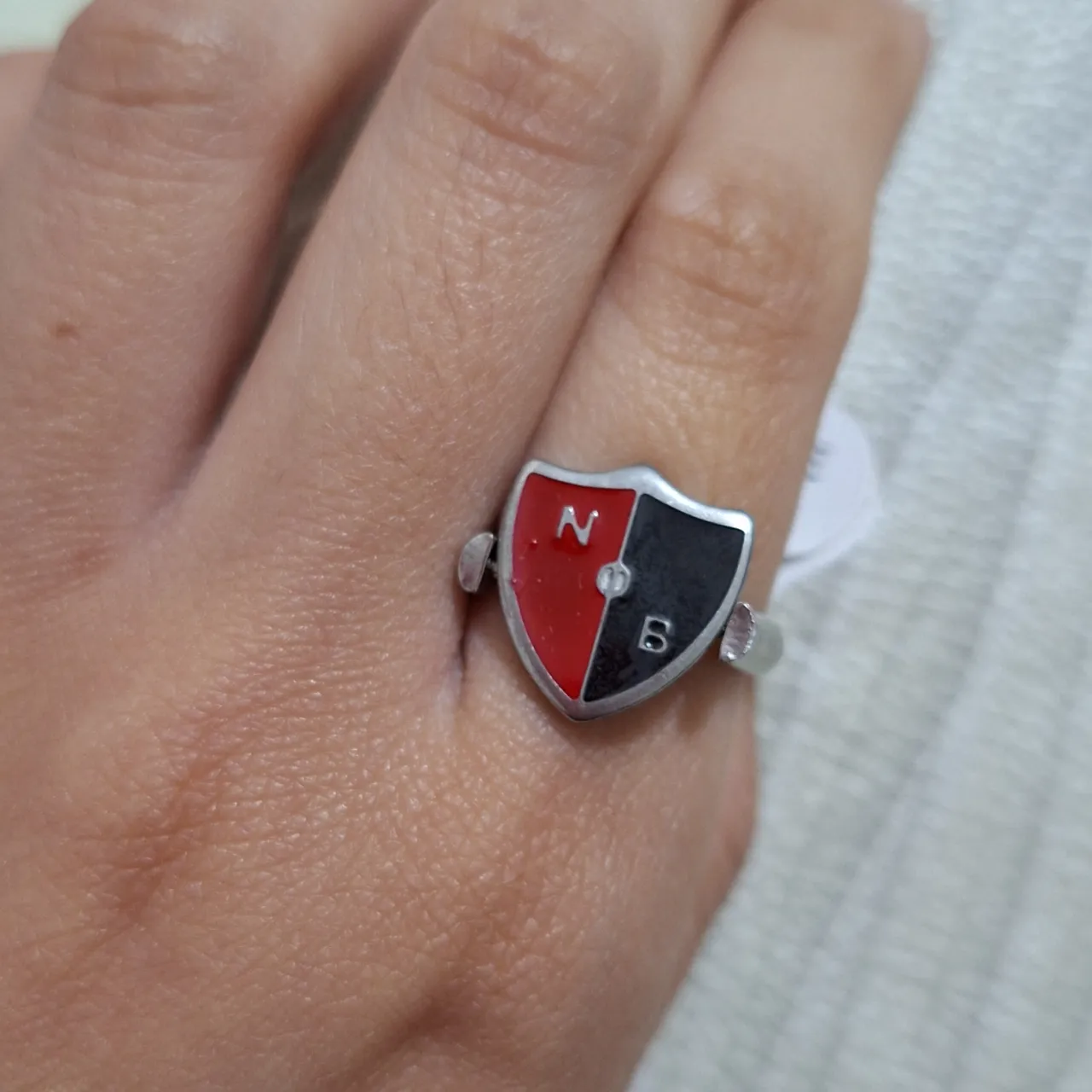 Anillo No tiene exactamente la marca - Vista 2