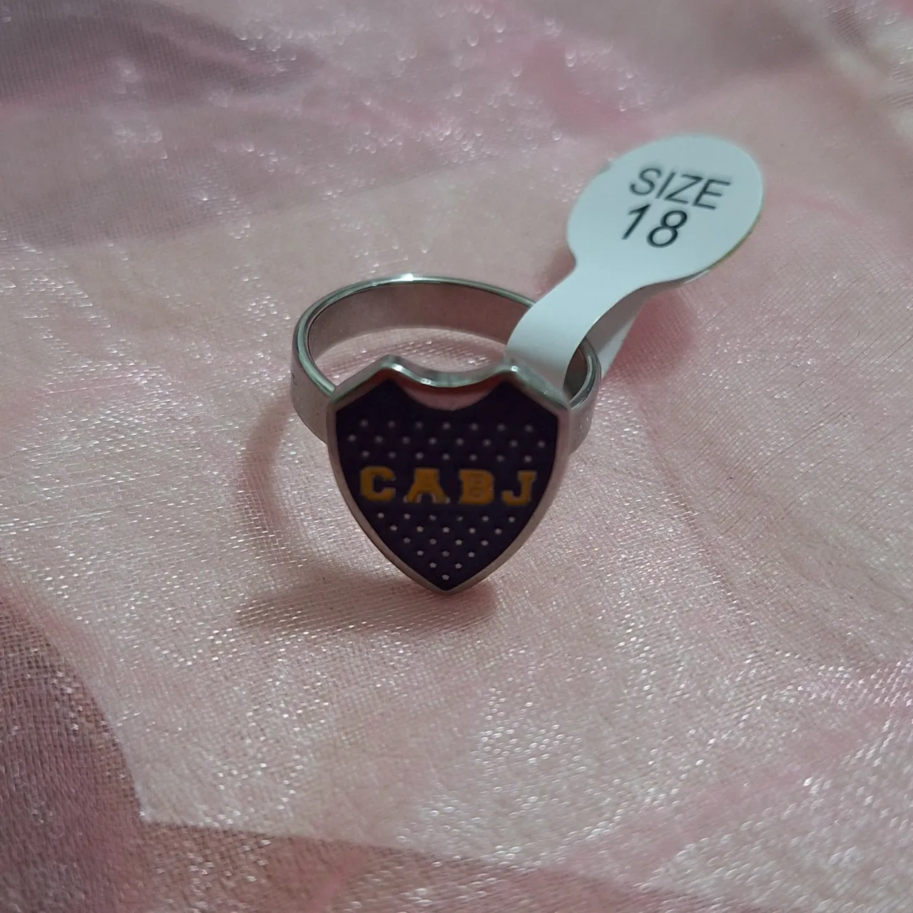 Anillo con escudo de Boca Juniors. Material Acero Quirúrgico. Tamaño 18.