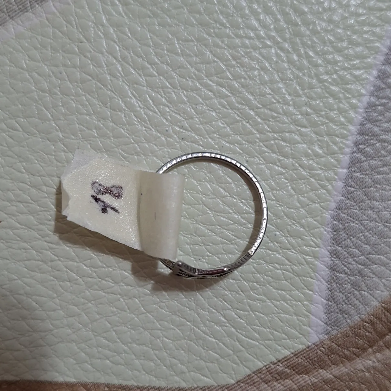 Anillo No tiene exactamente la marca - imagen 3