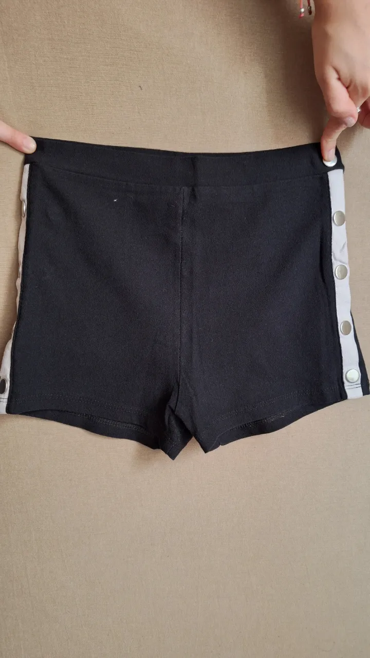 Short No tiene exactamente la marca - imagen 1