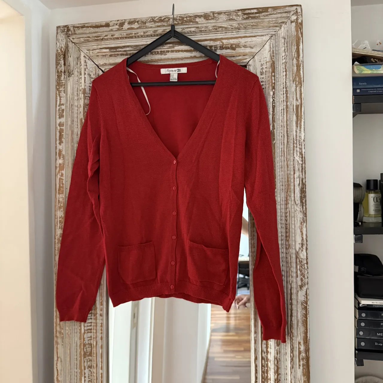 Sweater rayas Forever21 - T.M 
- poco uso 
- medidas: busto 100-112, sisa 25, manga 60, largo 75 

Cardigan rojo de botones con dos bolsillos delanteros.