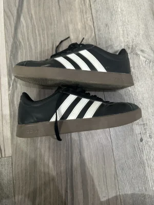 adidas · Talle US 6