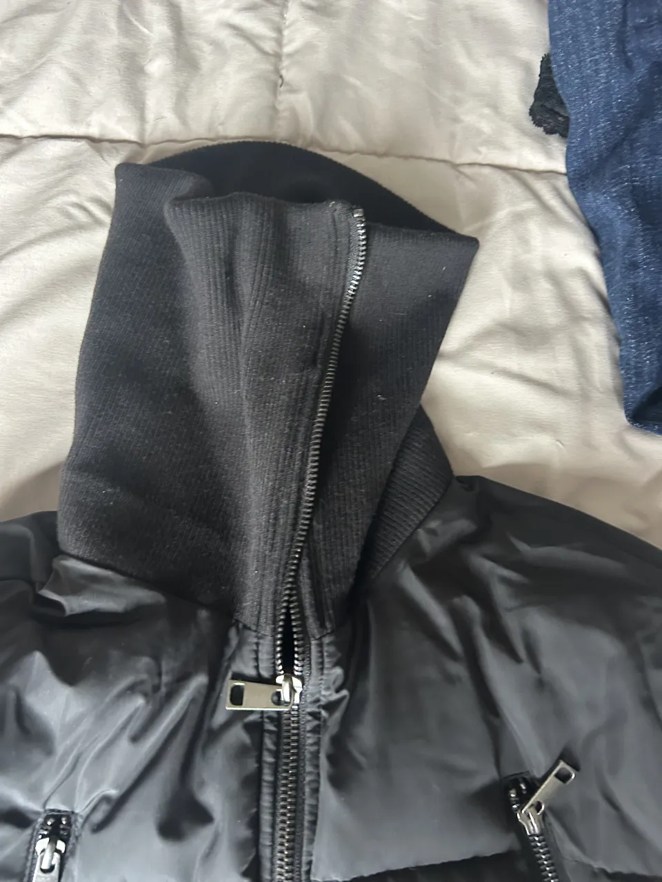 Campera Urban Outfitters - Vista 3