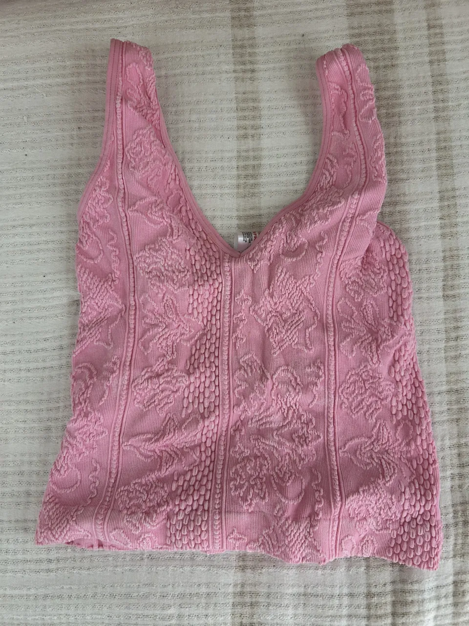 Top out from under for Urban Outfitters - imagen 1