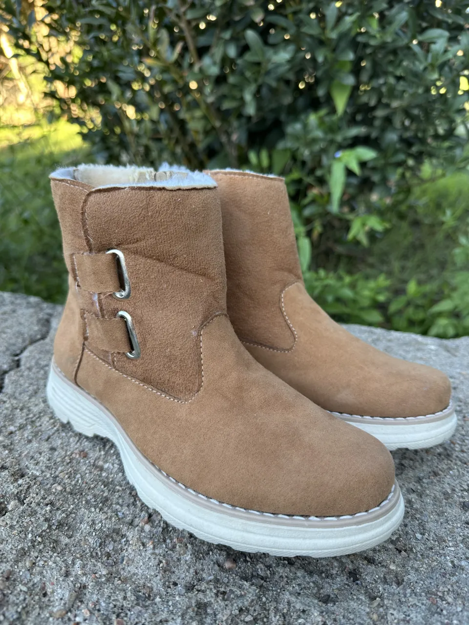 Botas A ≠ - Vista 3