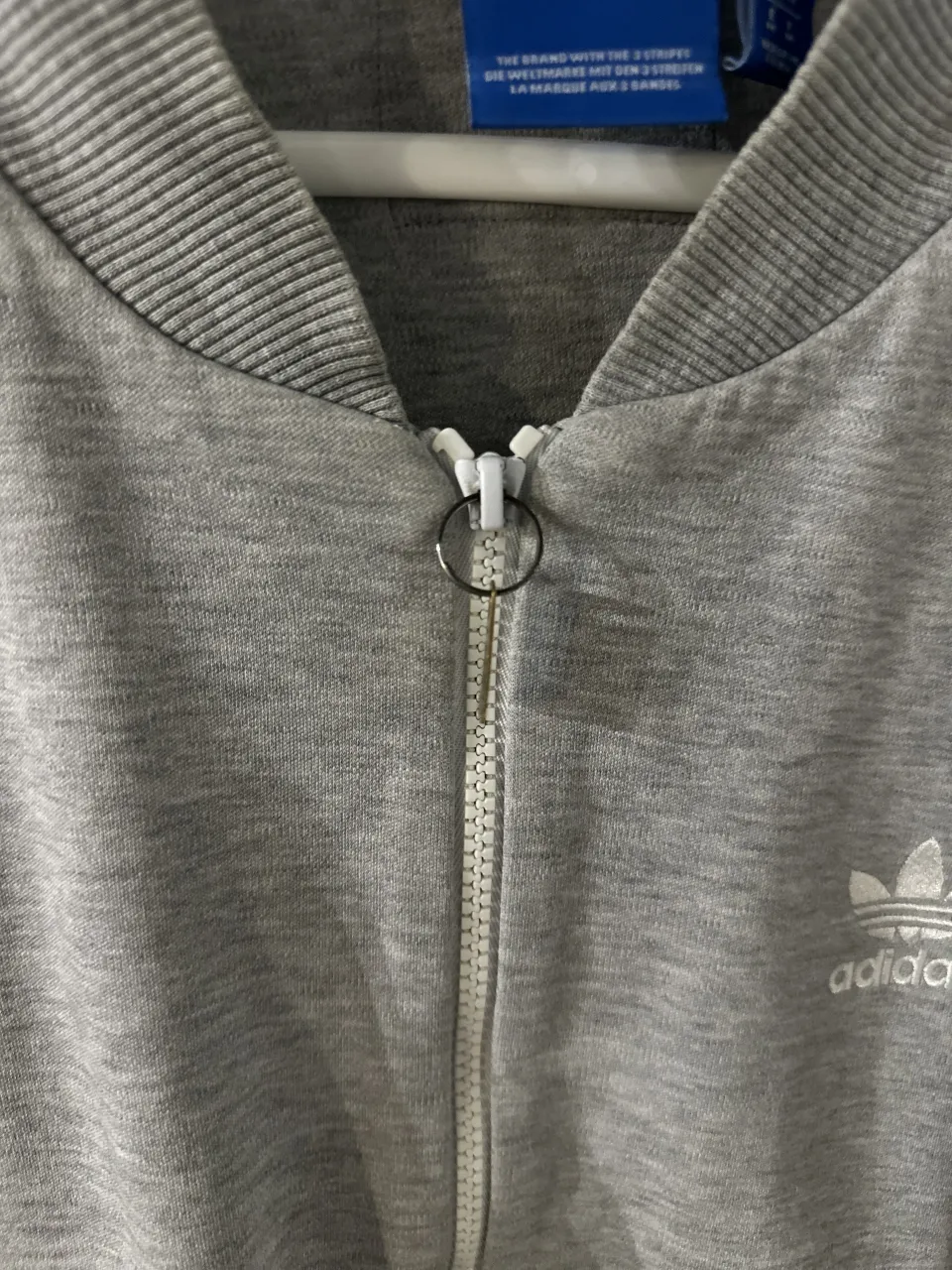 Buzo adidas - Vista 3