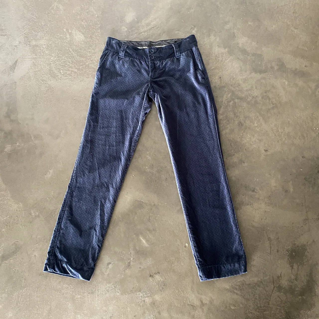 Pantalón Wanama velvet a lunares mujer tiro alto y2k 00s
Usado, sin detalles.
Talle 42, super tiro bajo.
Medidas: largo 92, cintura 35, cadera 48, tiro 18..