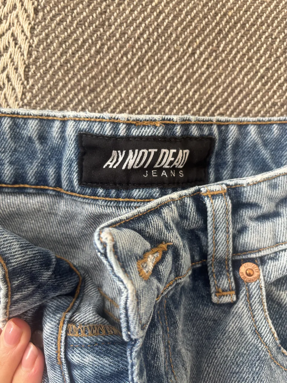 Jean Ay Not Dead - imagen 2