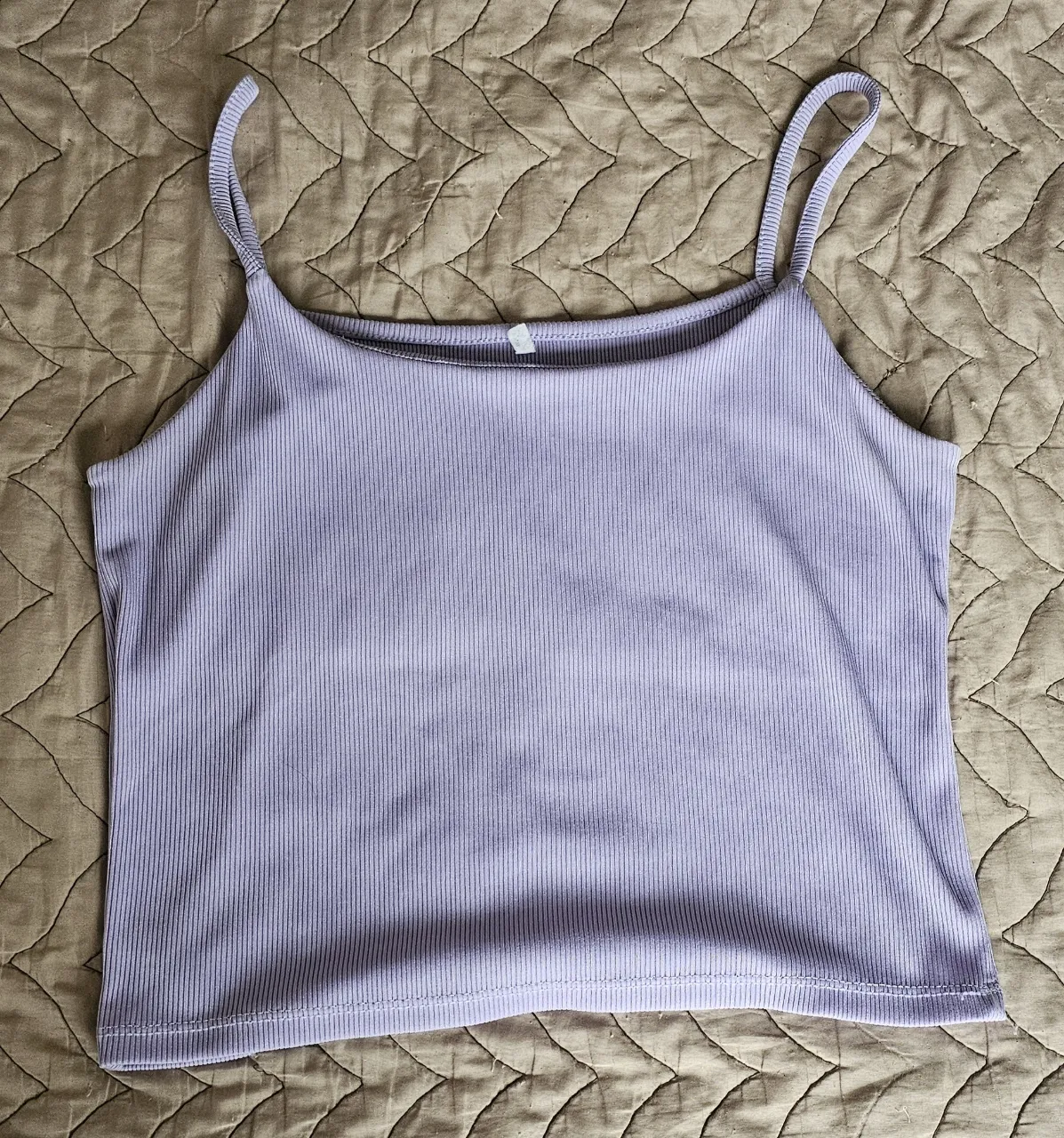 Top de morley color lila con tiras finas.
Talle L, tela elastizada, tiene doble tela en la zona del busto 