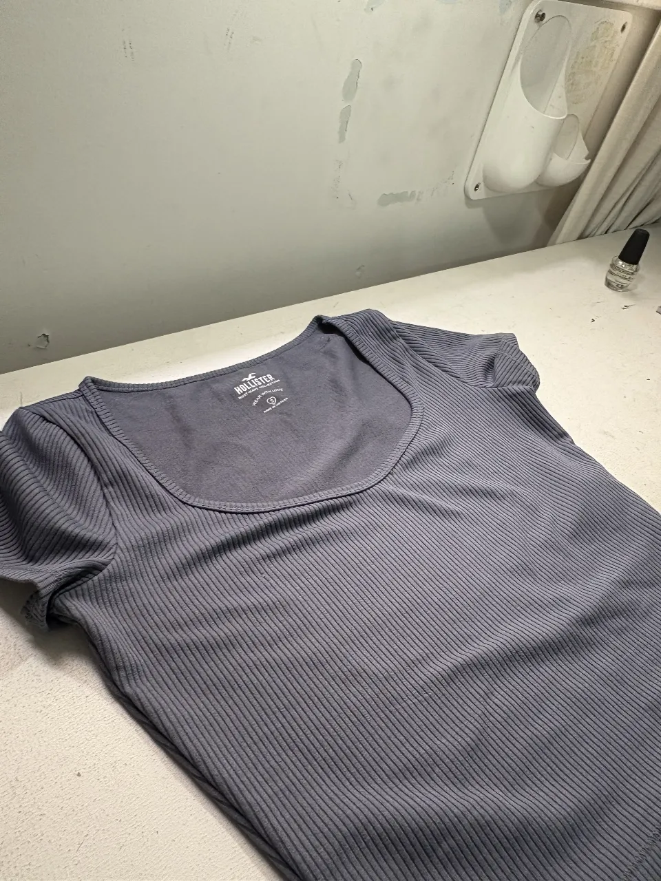 Remera Hollister - Vista 2