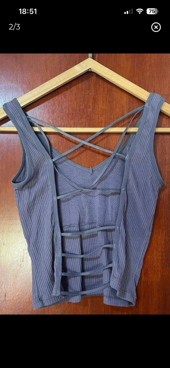Musculosa A ≠ - imagen 1