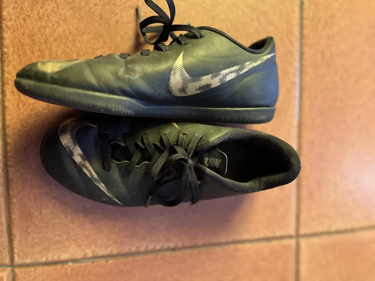 Botín de fútbol Nike - imagen 3