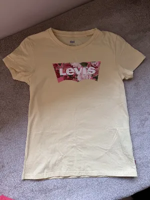 Levi's
