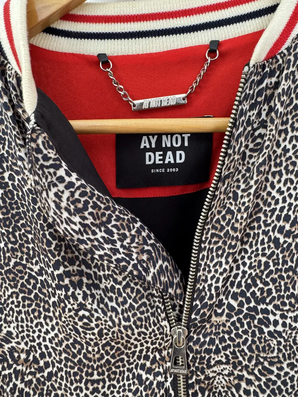 Campera Ay Not Dead - imagen 2