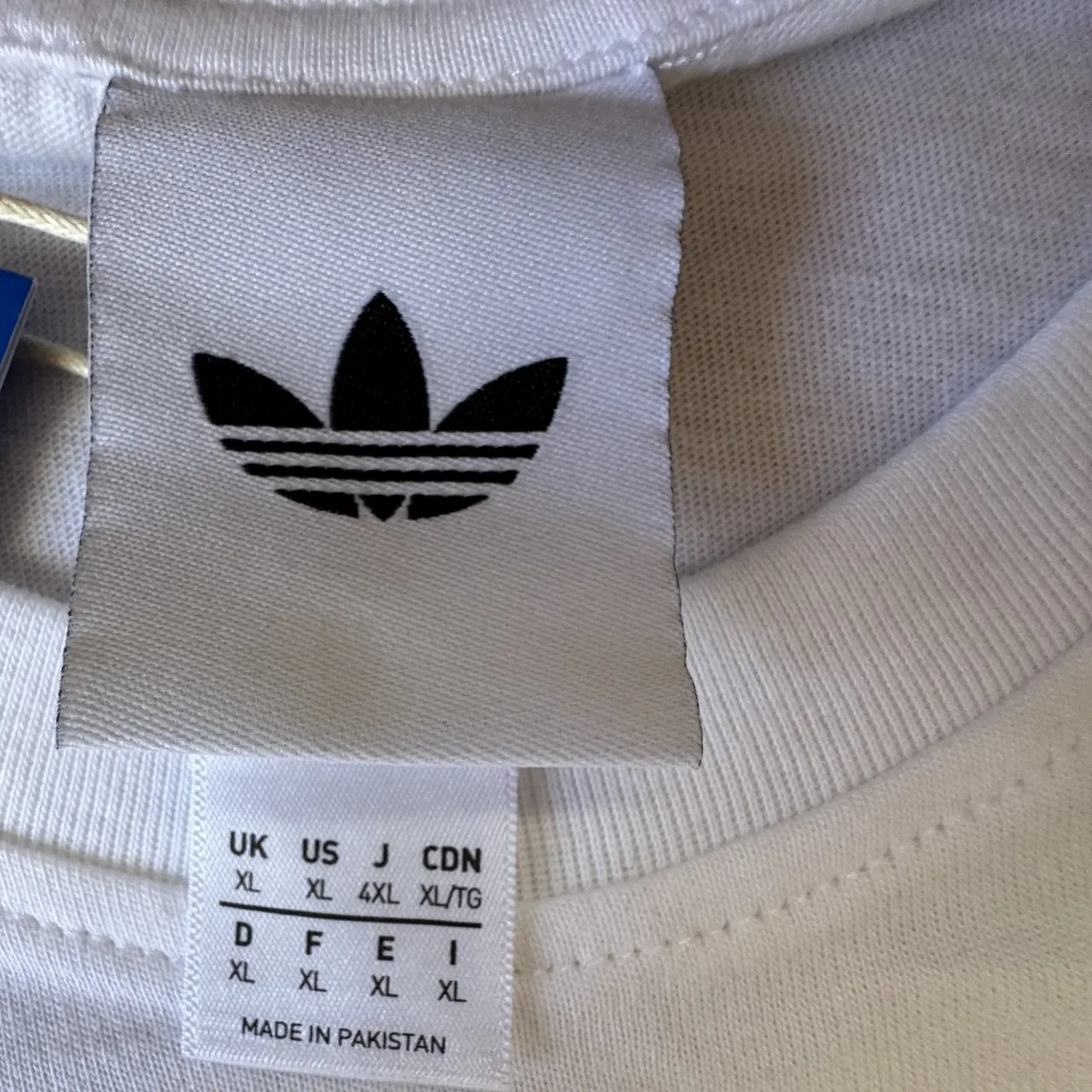 Remera adidas miniatura 2