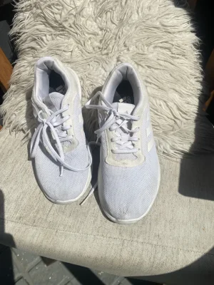 Adidas y nike