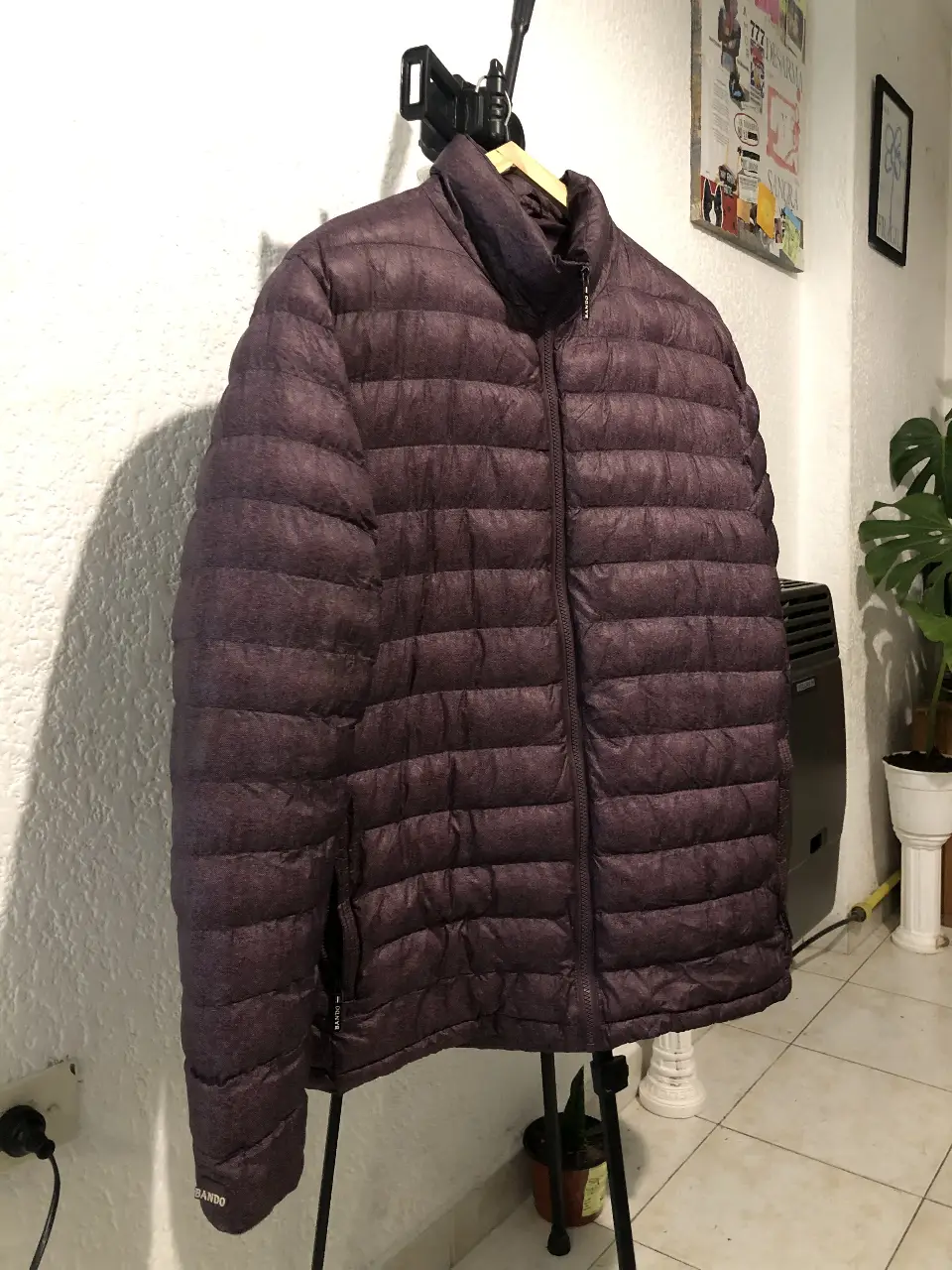 Campera de pluma para hombre marca Bando, edición limitada "Genium Winter Jacket 01", color violeta oscuro. Con cierre frontal, bolsillos. es muy abrigada 
