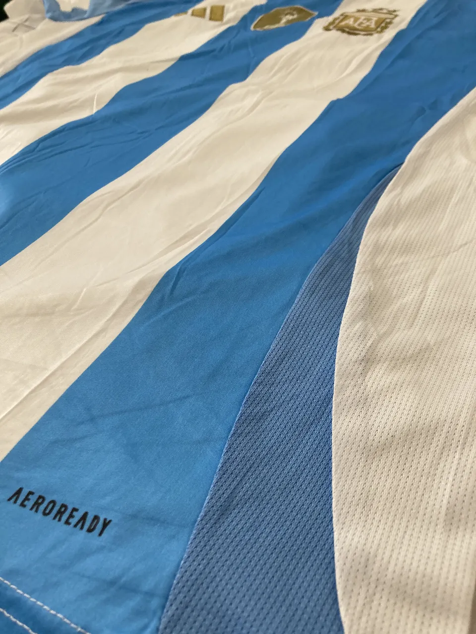 Camiseta adidas miniatura 4