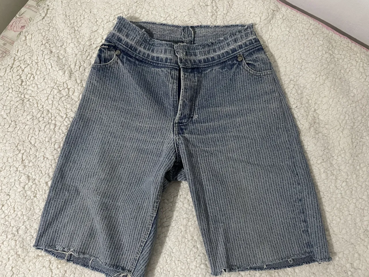 Short Mordaz - imagen 1