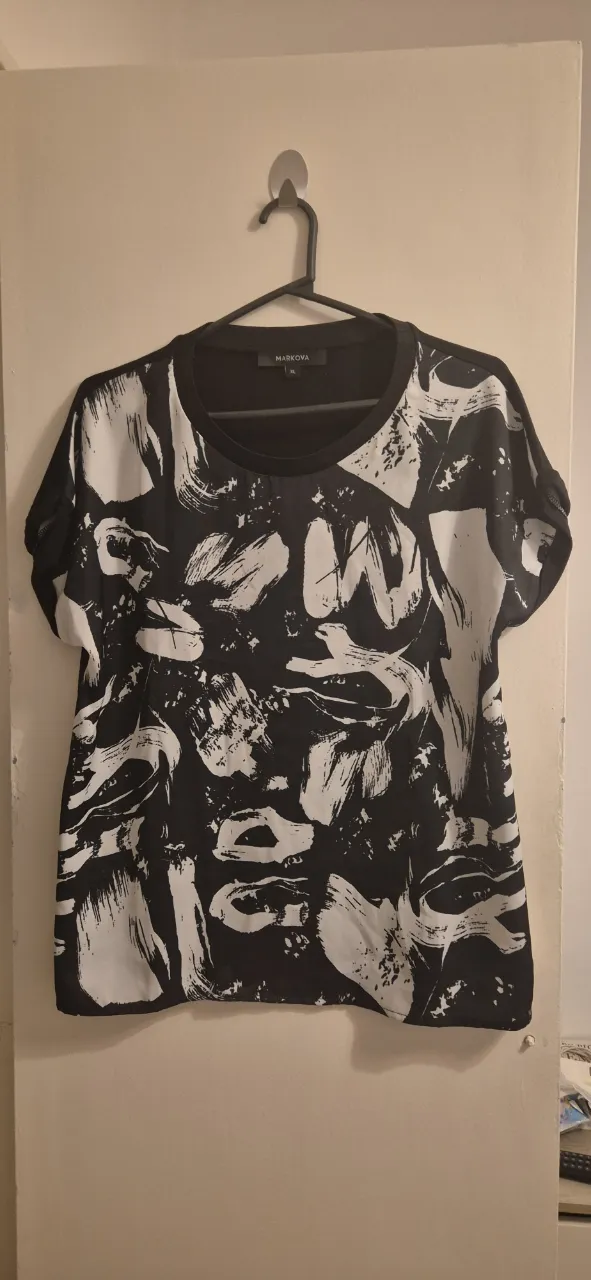 Remera Markova