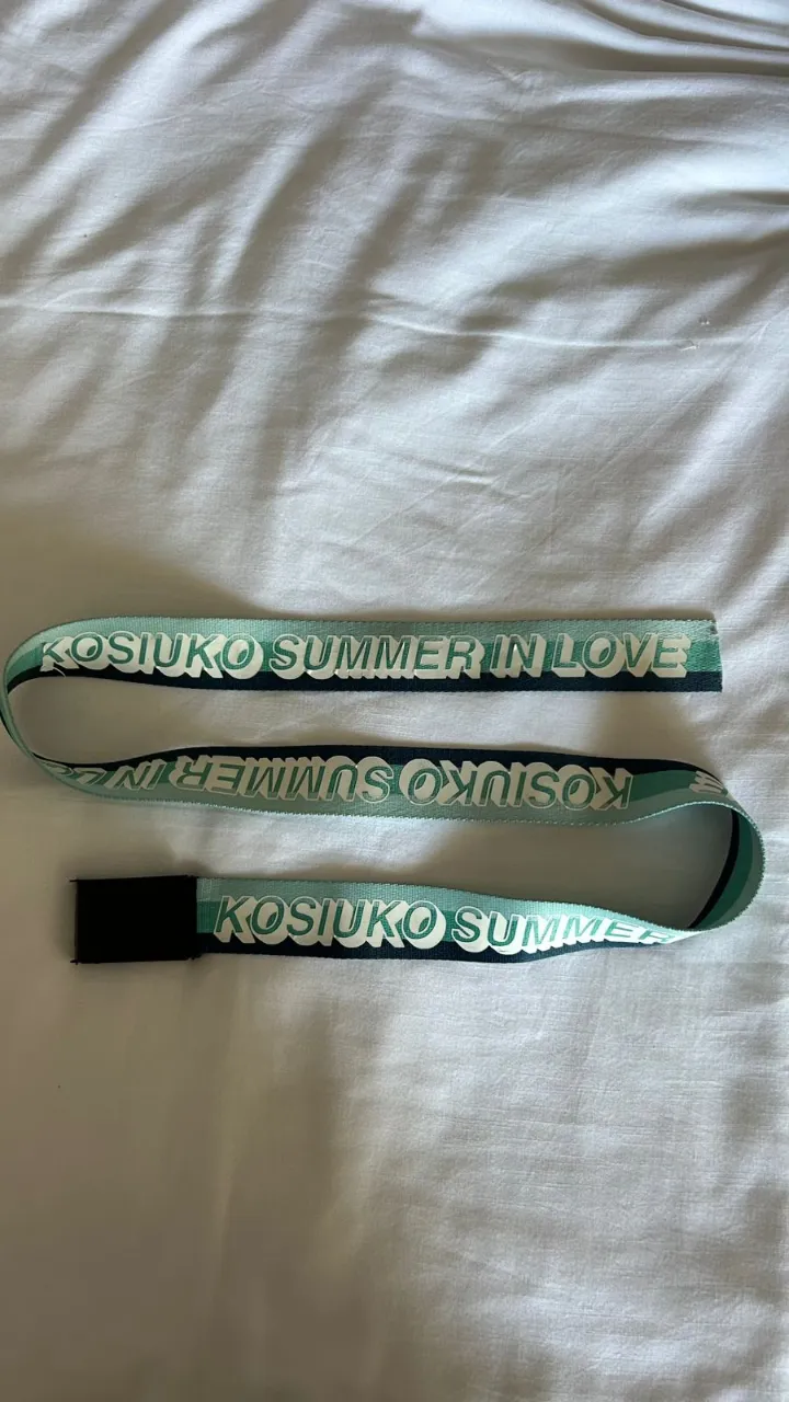 ¡Cinturón Kosiuko Summer in Love! Perfecto para darle un toque canchero a tus looks de verano. Ideal para usar con jeans, shorts o vestidos.