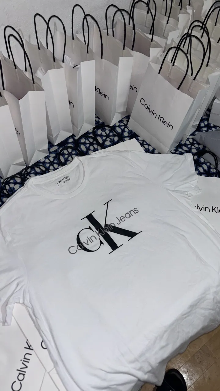 Remera Calvin Klein miniatura 2
