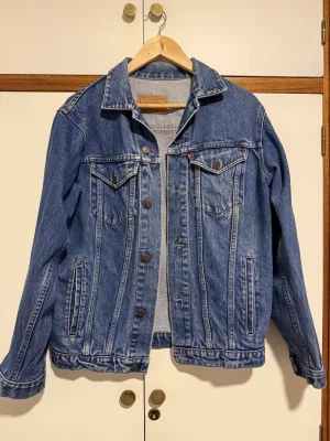 Levi's