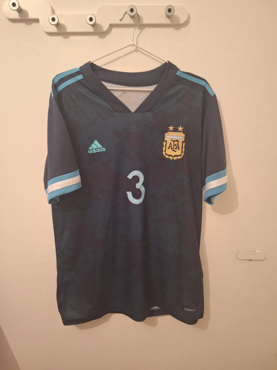 Camiseta adidas - imagen 1