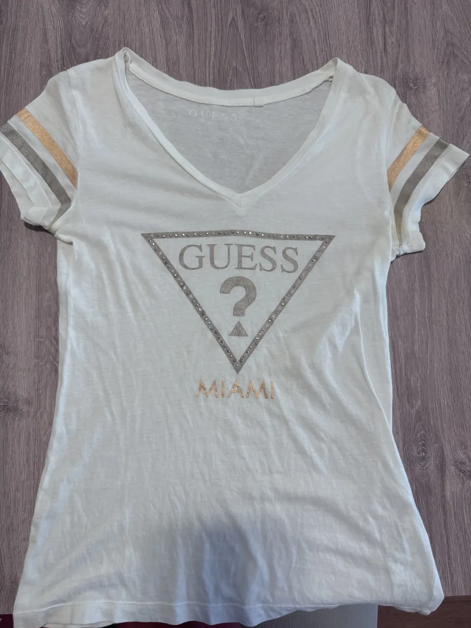Remera GUESS - imagen 1