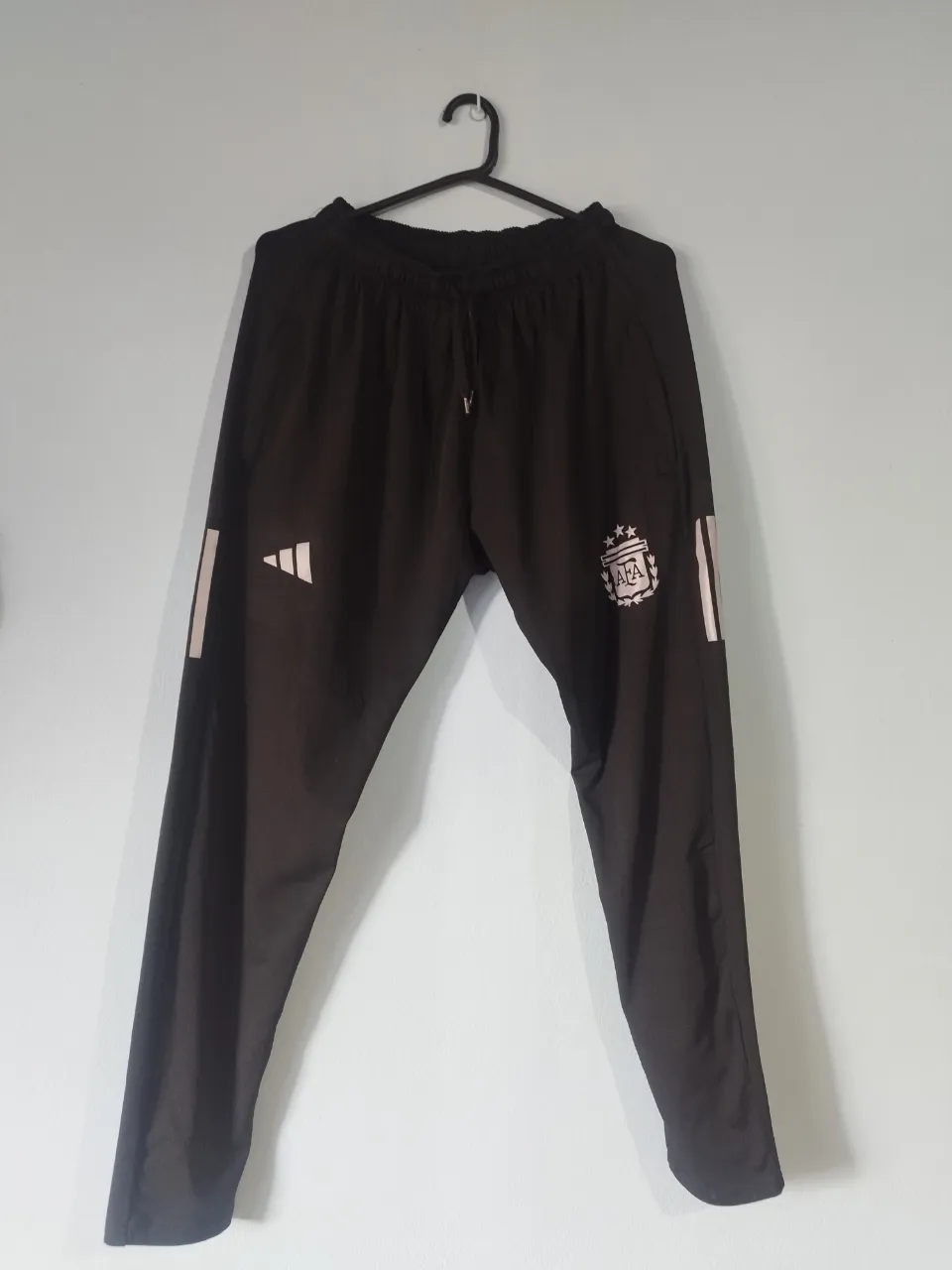 Pantalón adidas - imagen 1