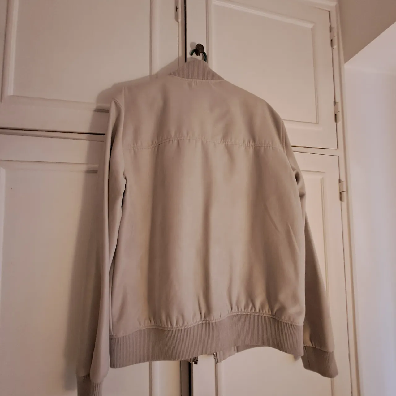 Campera Bershka - Vista 3