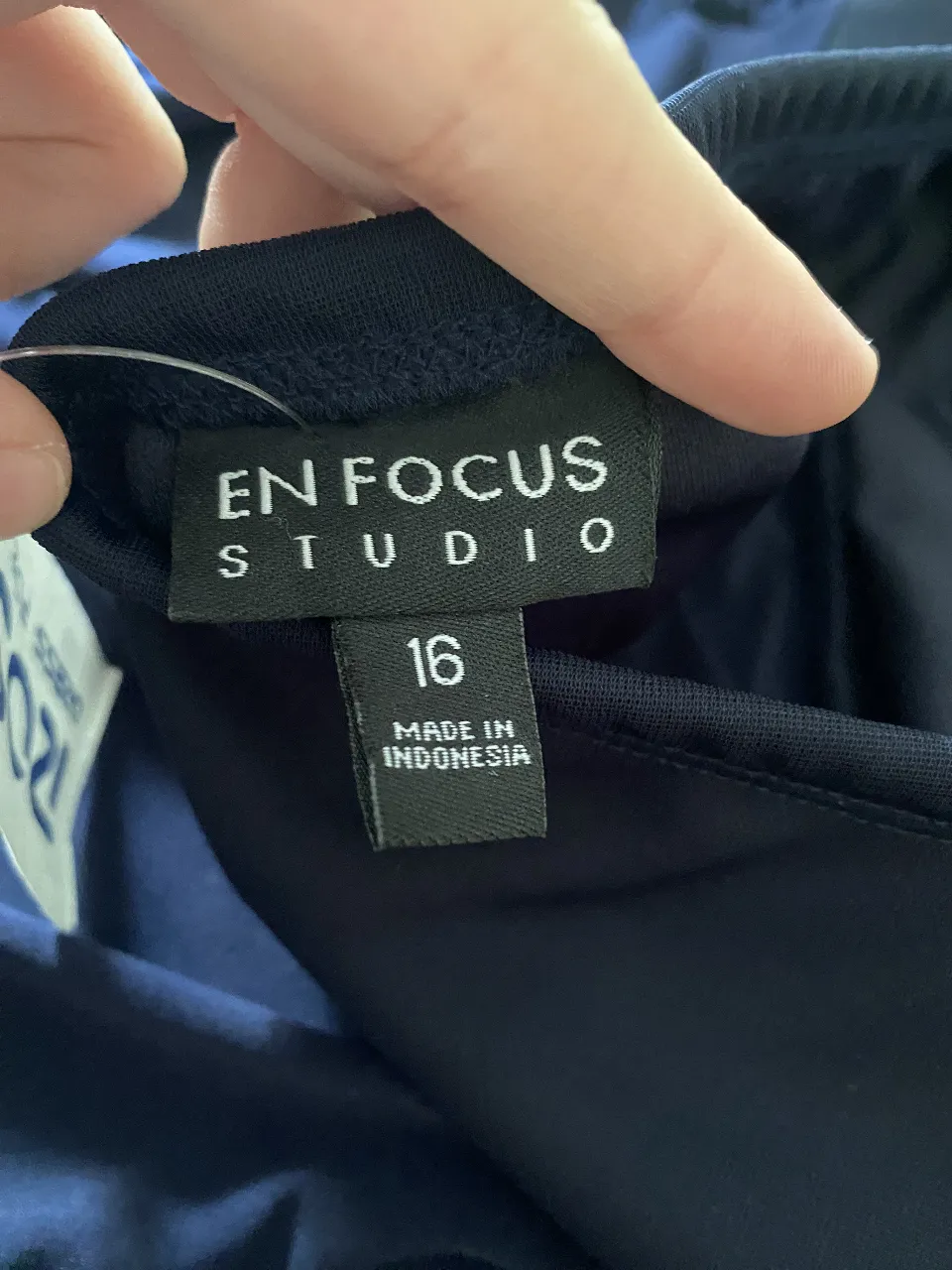 Vestido En focus studio - imagen 4