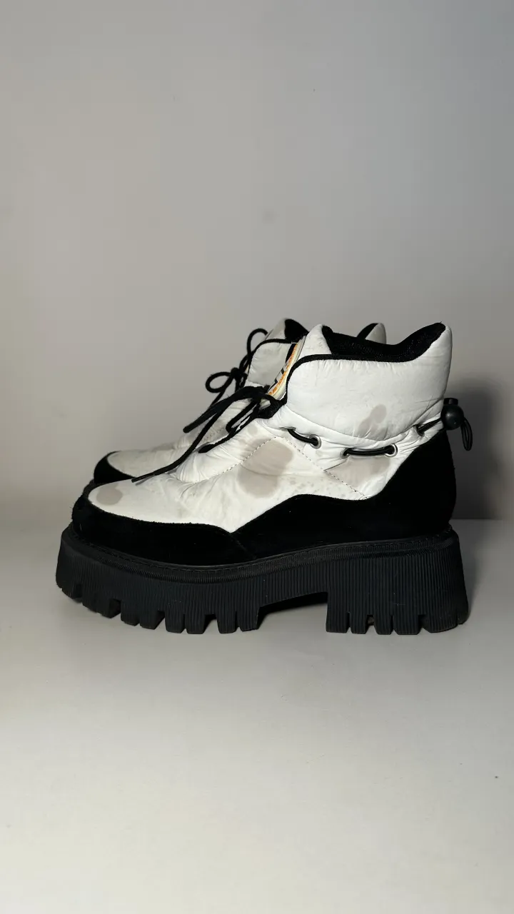 Borcegos Ricky Sarkany - imagen 1