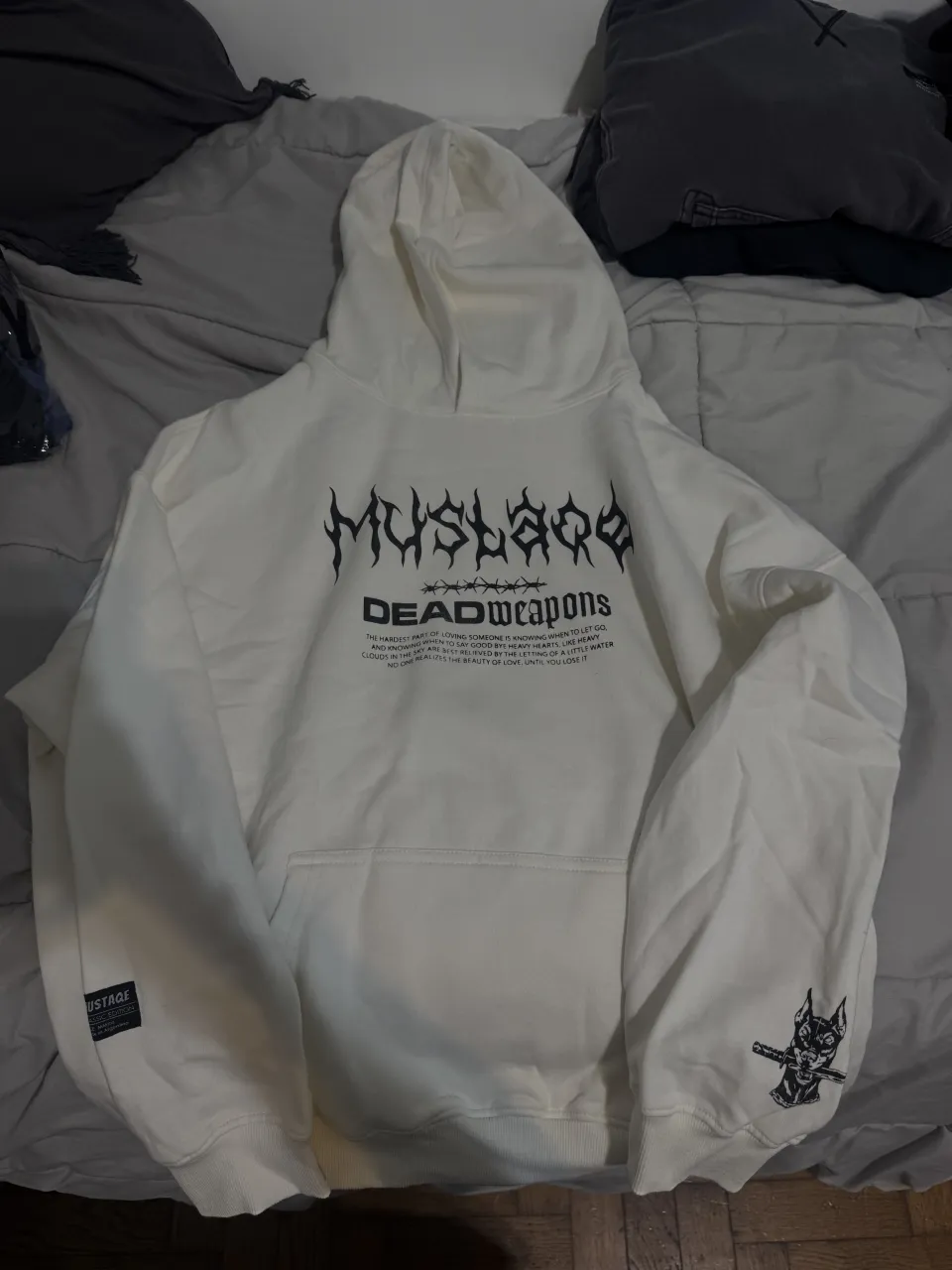 Buzo Mustaqe - imagen 1