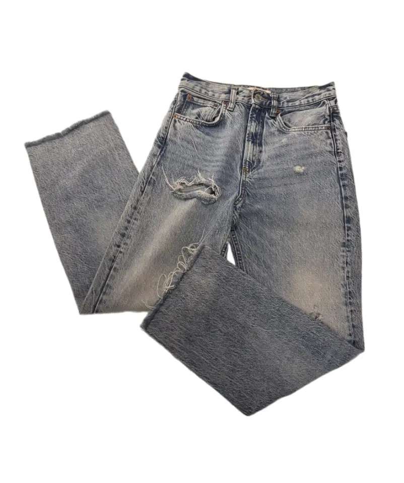 Jeans de mujer, tiro alto, con roturas y detalles desgastados. Talle 36 EUR. Marca Zara.