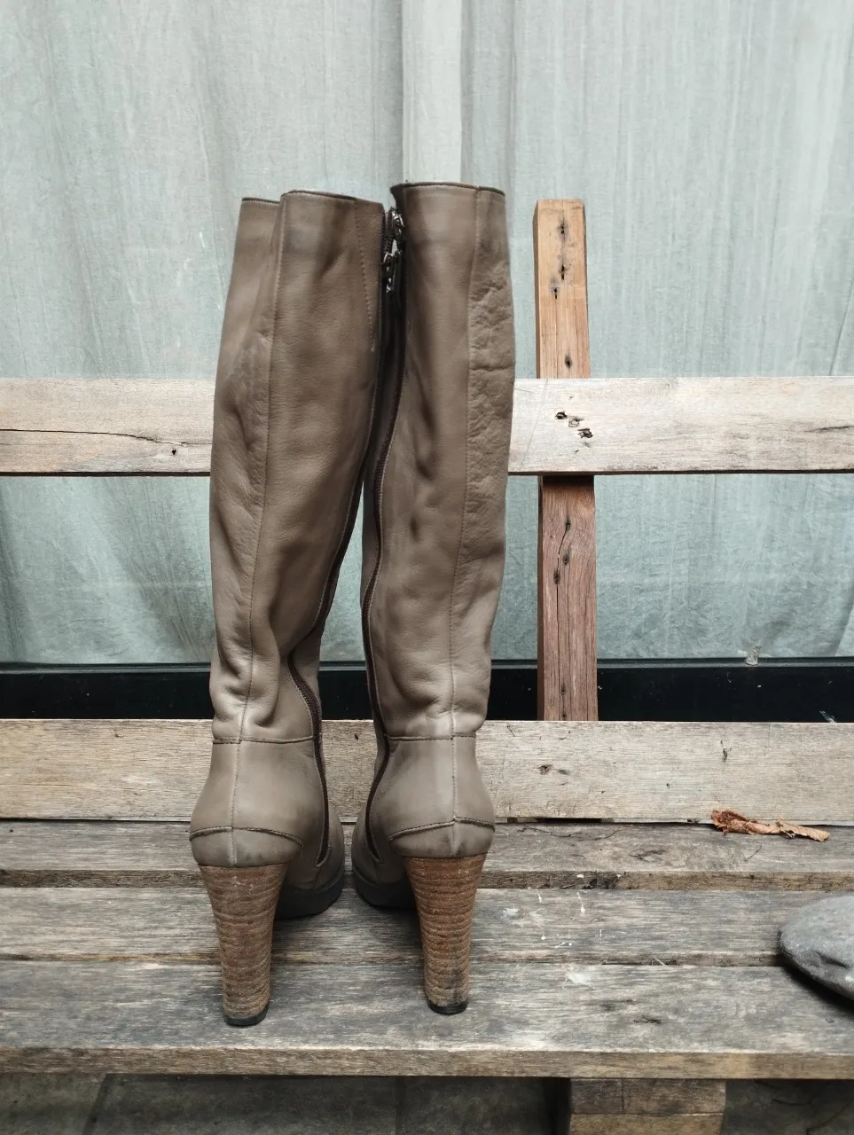 Botas A ≠ - Vista 3
