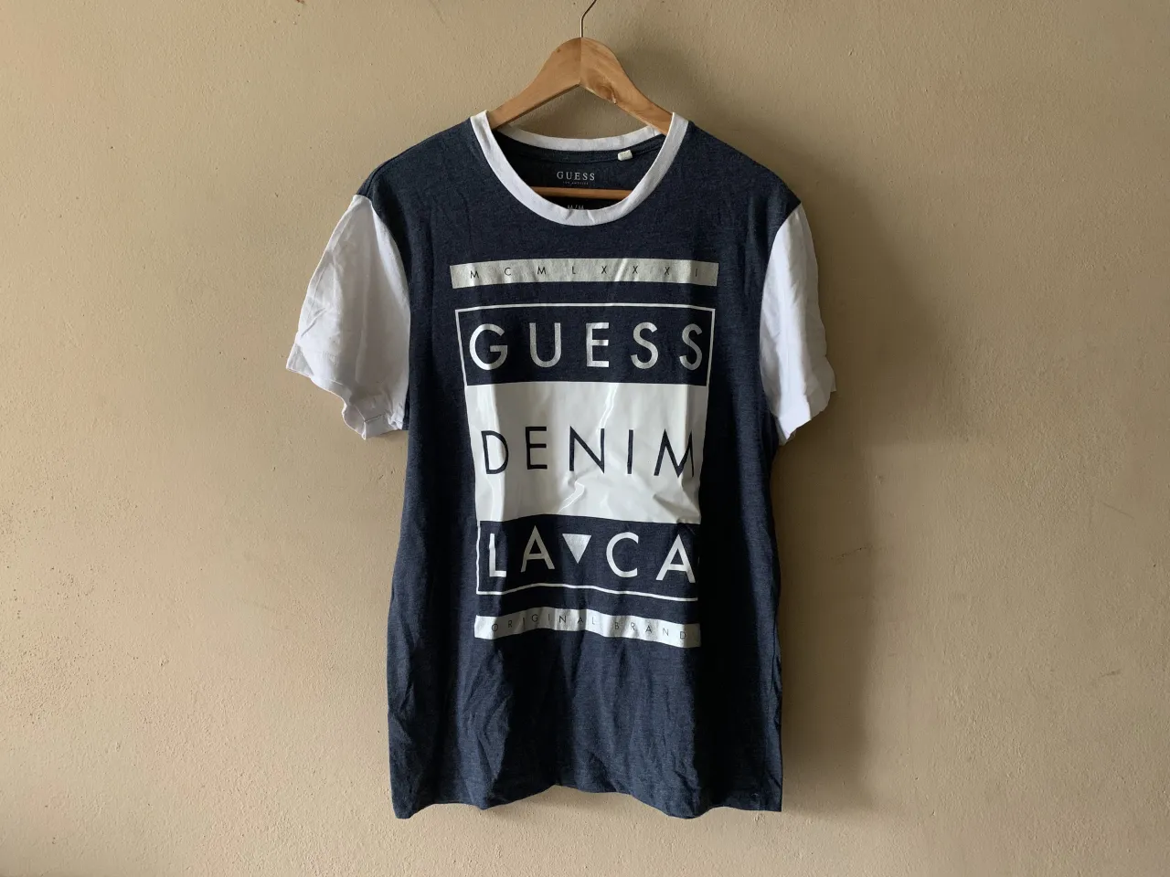 Remera GUESS - imagen 1