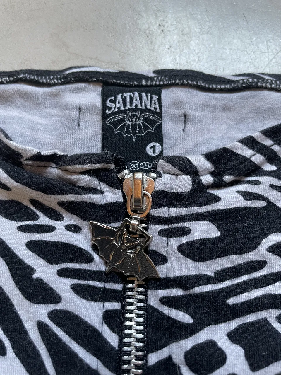 Remera Satana - imagen 3