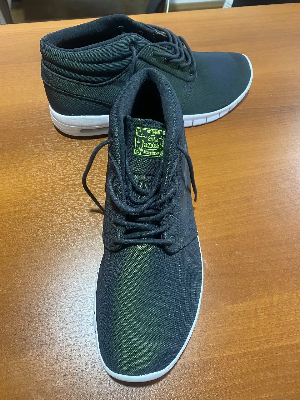 Zapatillas Nike Air Max Stefan Janoski verde, special edition, ideales para uso diario y estilo skater. Con suela blanca y detalles en verde, estas zapatillas combinan comodidad y diseño.