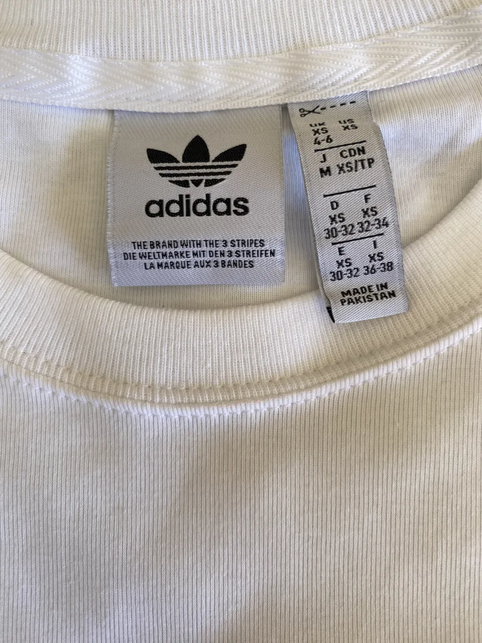 Remera adidas miniatura 5
