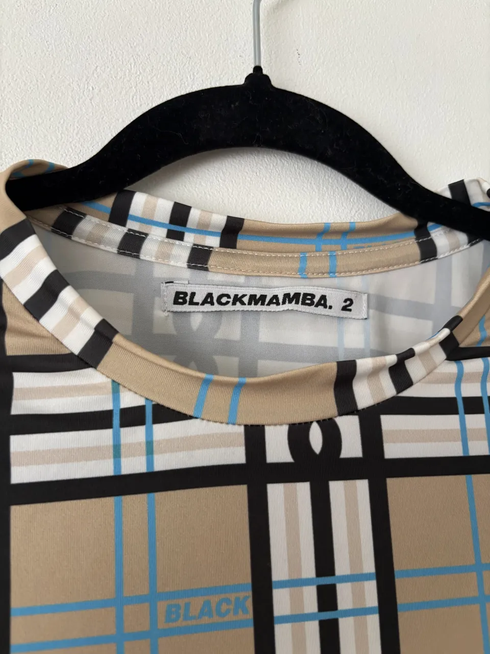 Remera BLACKMAMBA - Vista 2