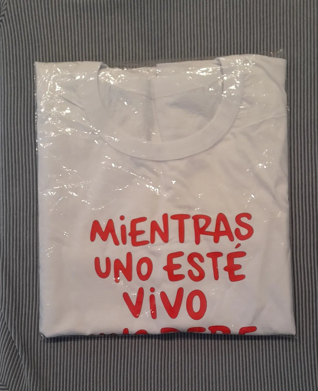 Remera A ≠ - Vista 3